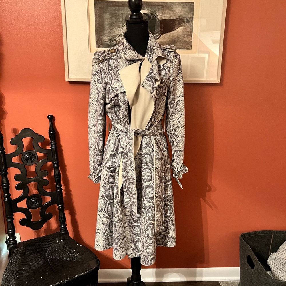 Snake Trench with Sophisticated Details